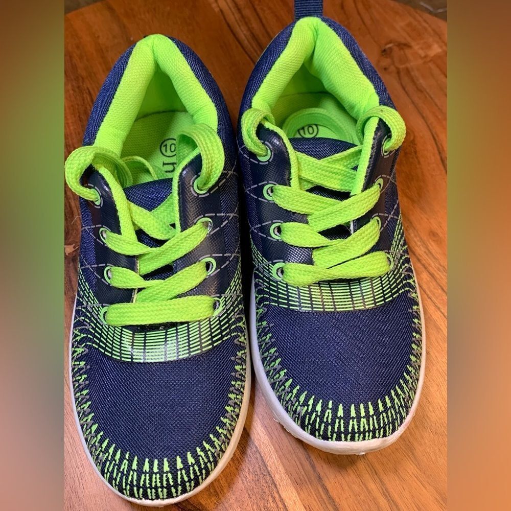 Childs Hype sneakers.  Inv 5518